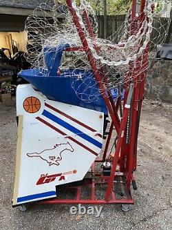 The gun 8000 Series Basketball Shooting Machine Shoot Like Steph Curry